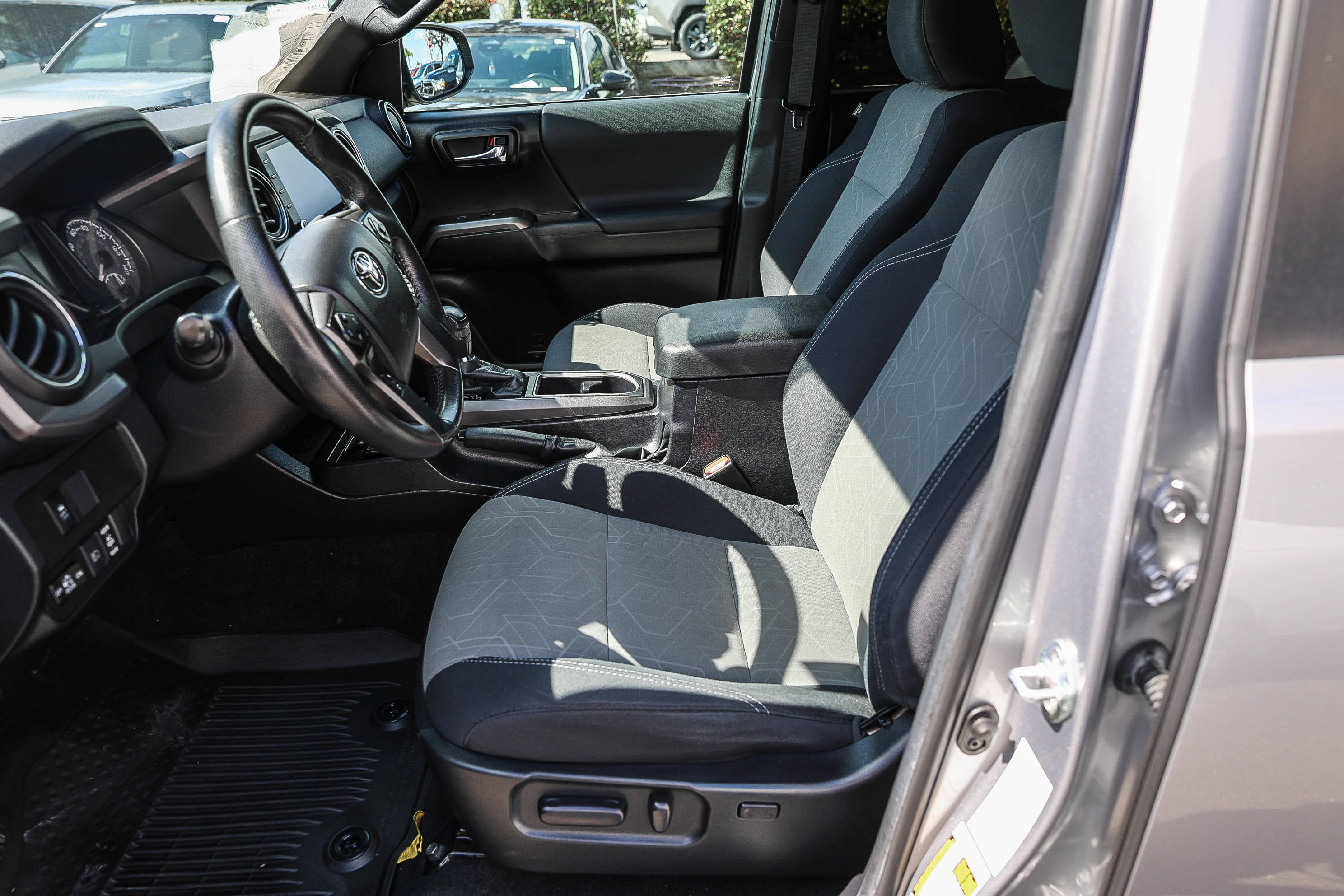 Used 2021 Toyota Tacoma TRD Sport w/ Technology Package RWD image 8