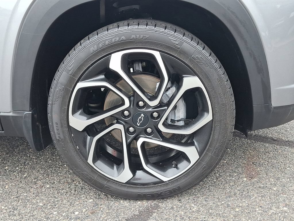 Used 2024 Chevrolet Trax RS w/ Sunroof Package FWD image 11