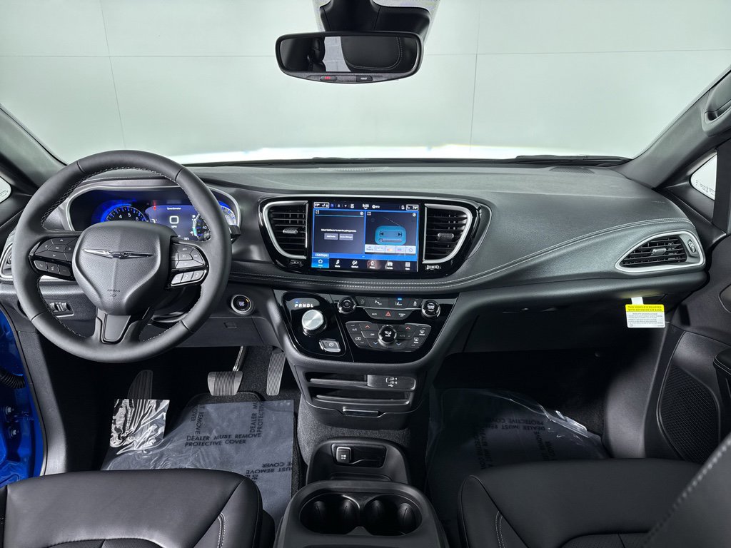New 2026 Chrysler Pacifica Select w/ S Appearance Package image 3