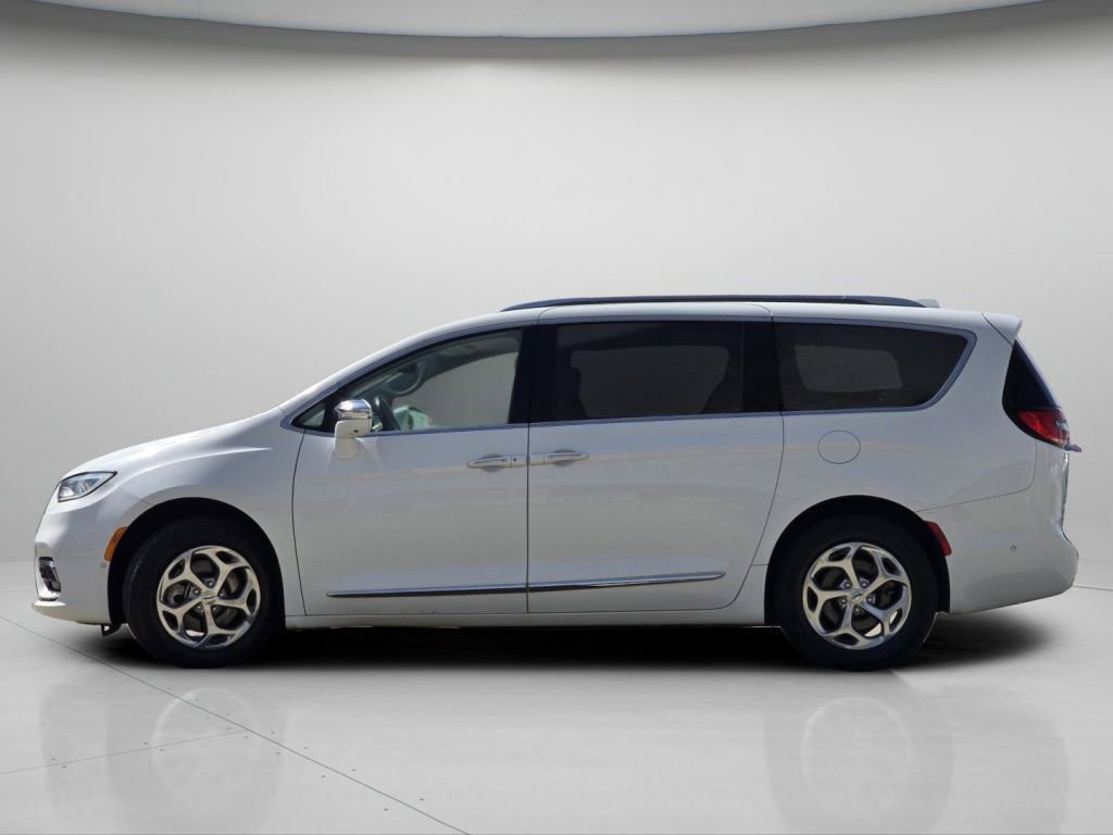 Used 2021 Chrysler Pacifica Limited w/ Premium & Safety Sphere Group AWD/4WD image 19