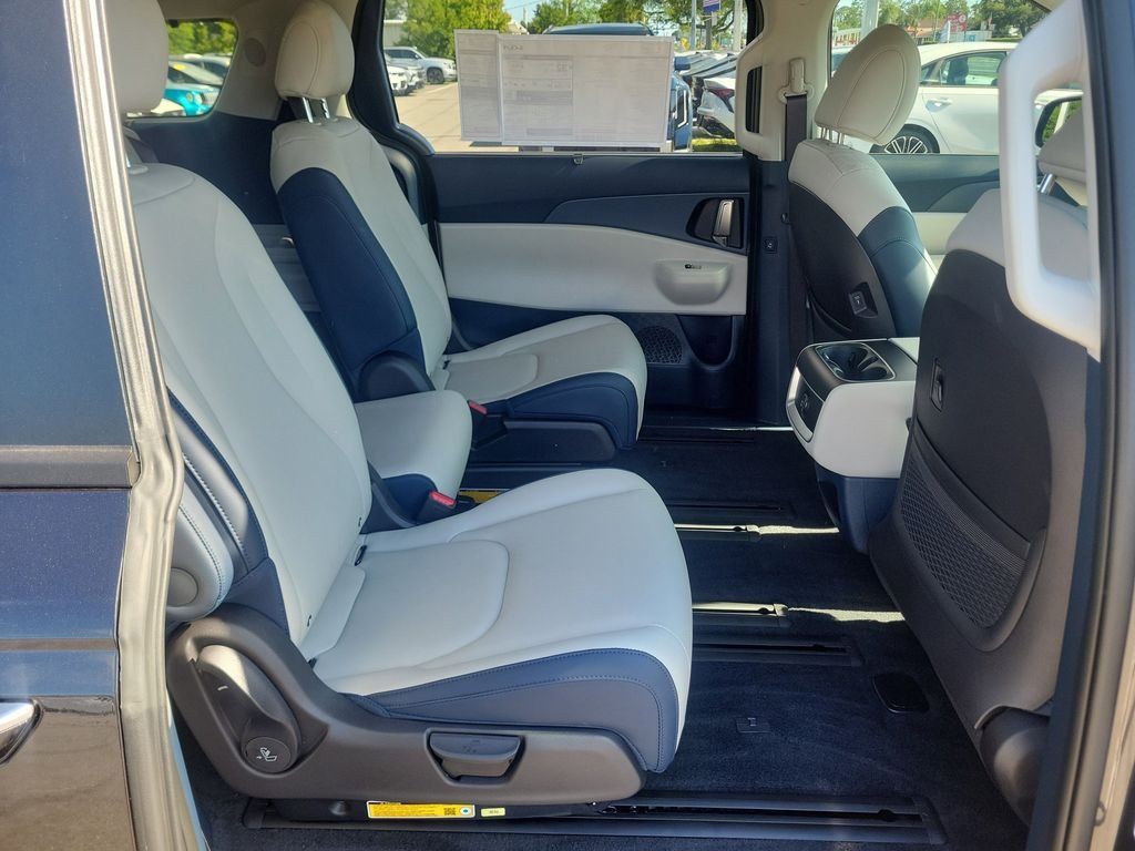 New 2026 Kia Carnival EX FWD image 12
