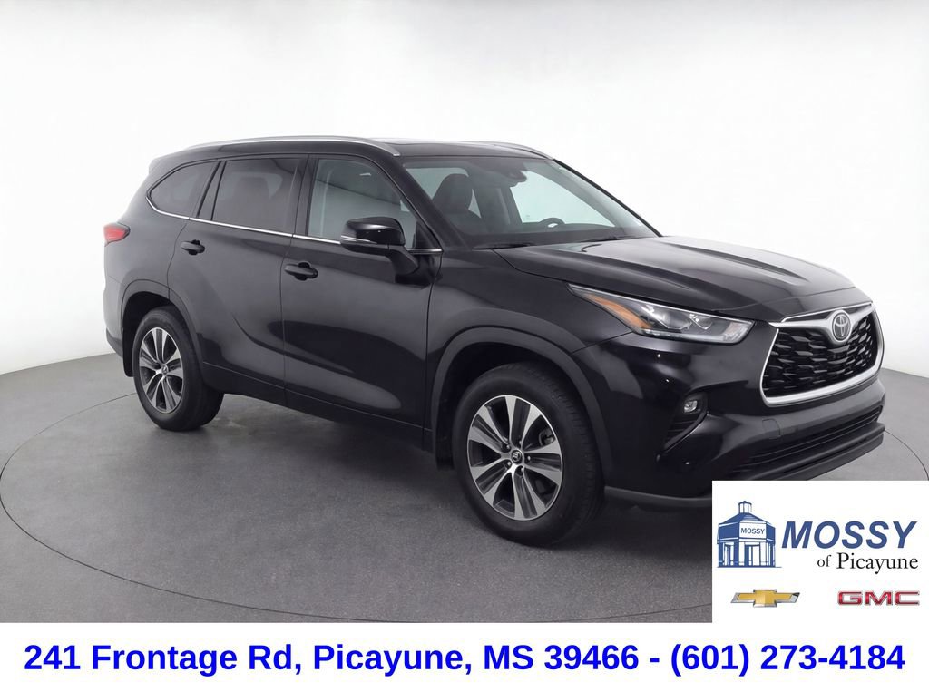 Used 2020 Toyota Highlander XLE image 2