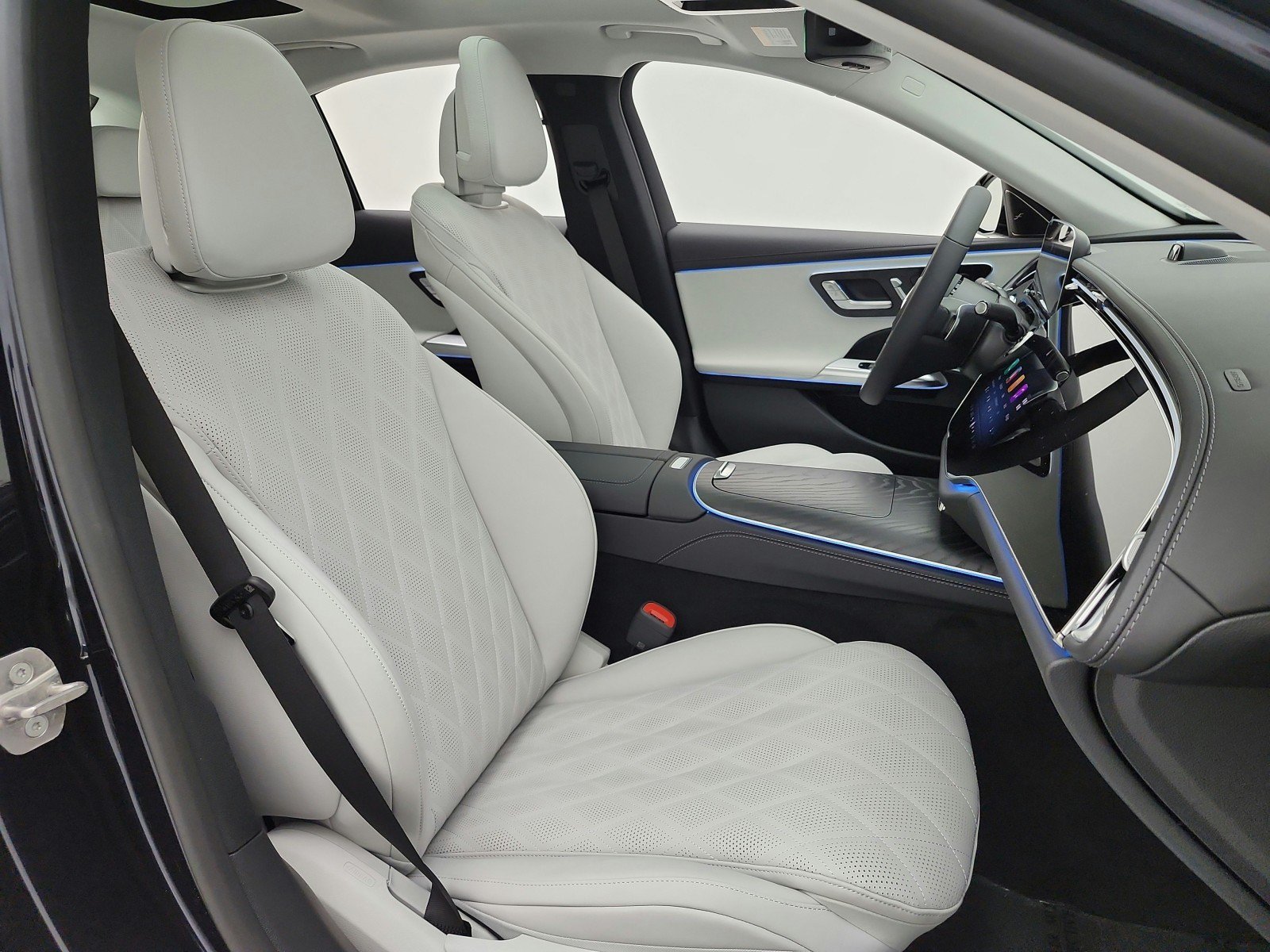 New 2027 Mercedes-Benz E 450 4MATIC Sedan image 14