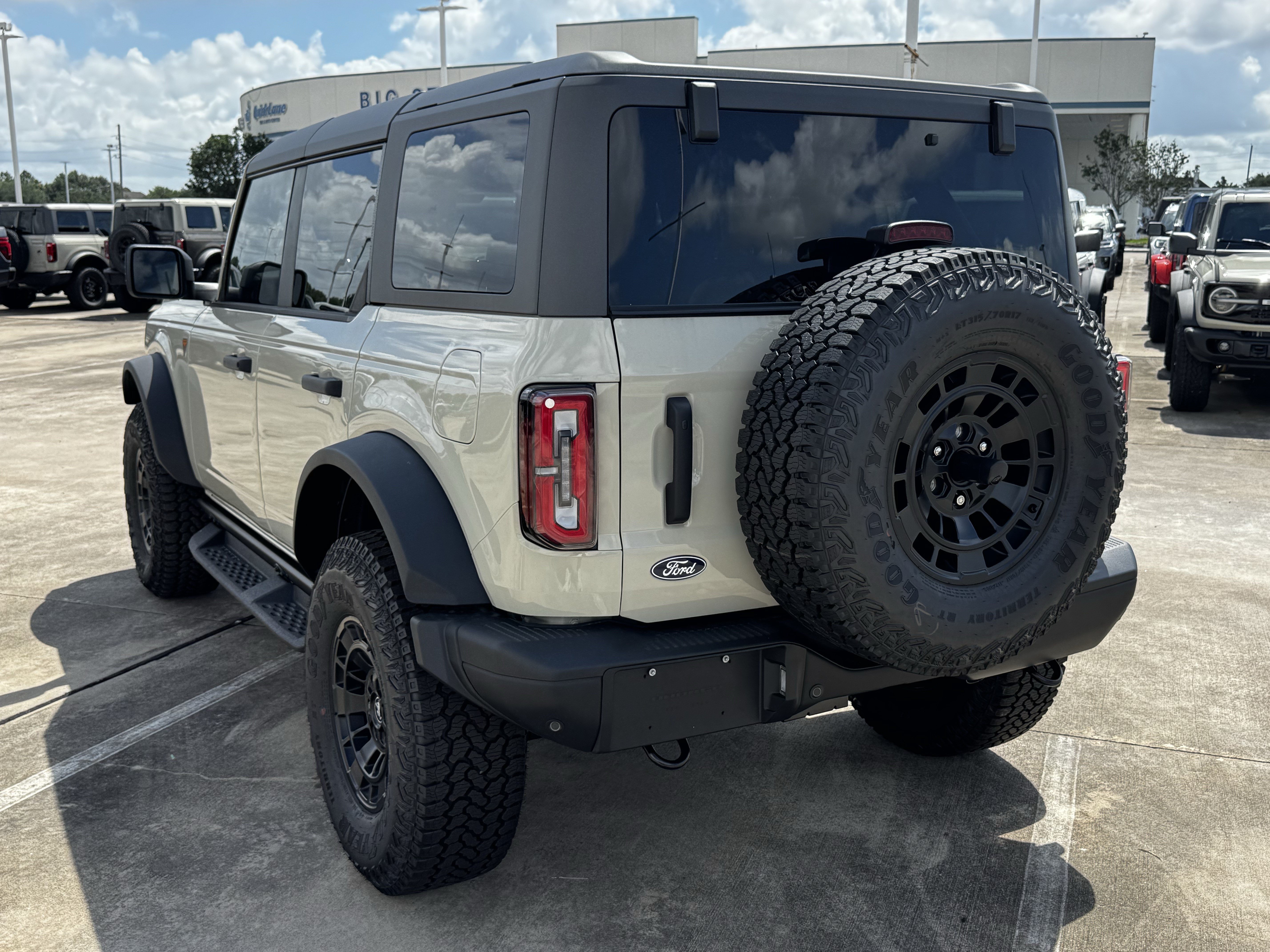 New 2026 Ford Bronco Badlands AWD/4WD image 8