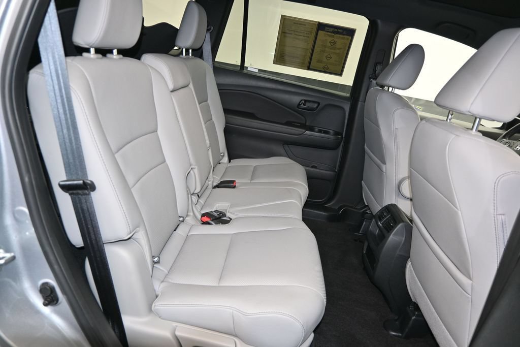 Used 2023 Honda Passport EX-L image 12