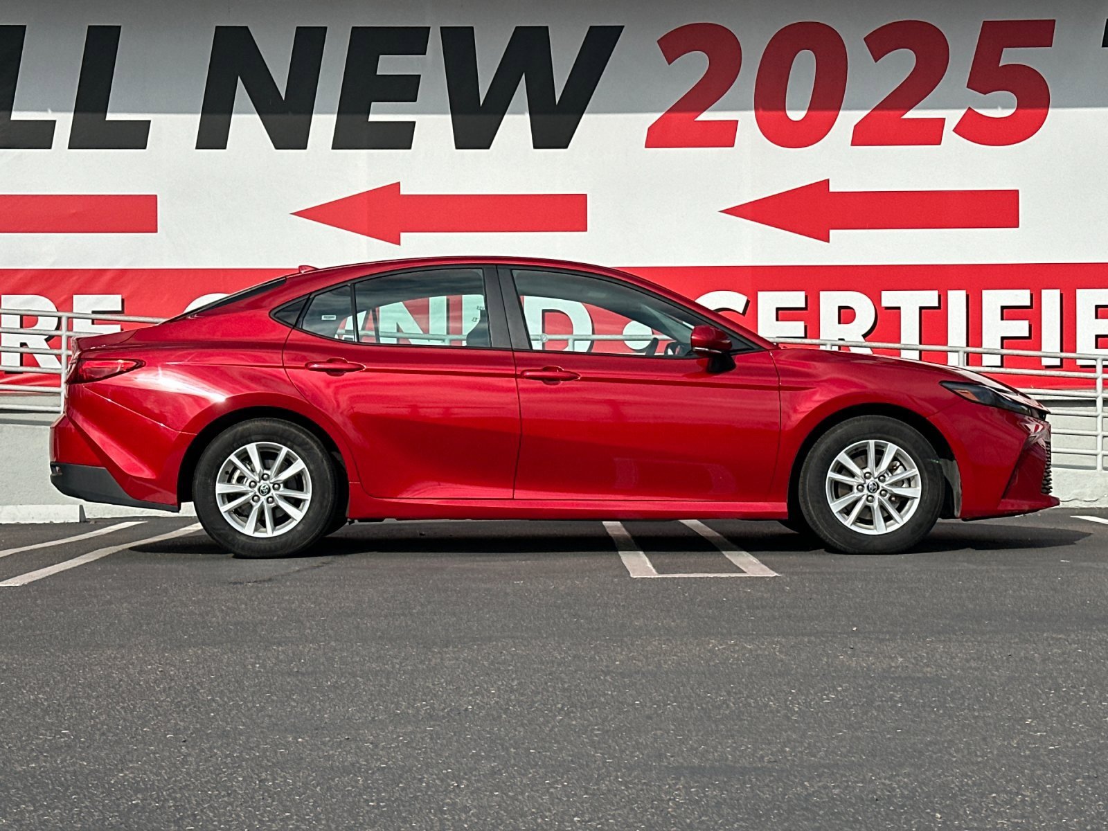 Used 2025 Toyota Camry LE image 6