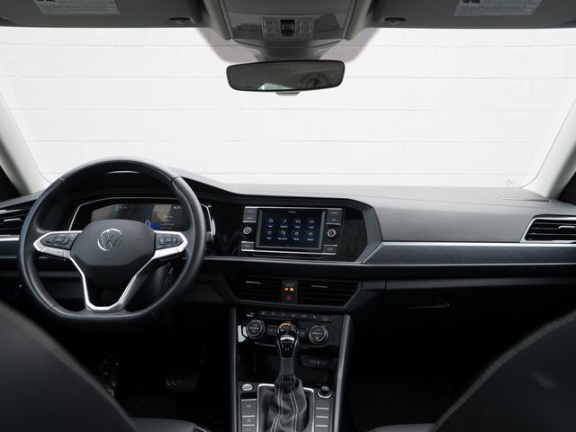 Certified 2024 Volkswagen Jetta SE w/ Panoramic Sunroof Package image 21