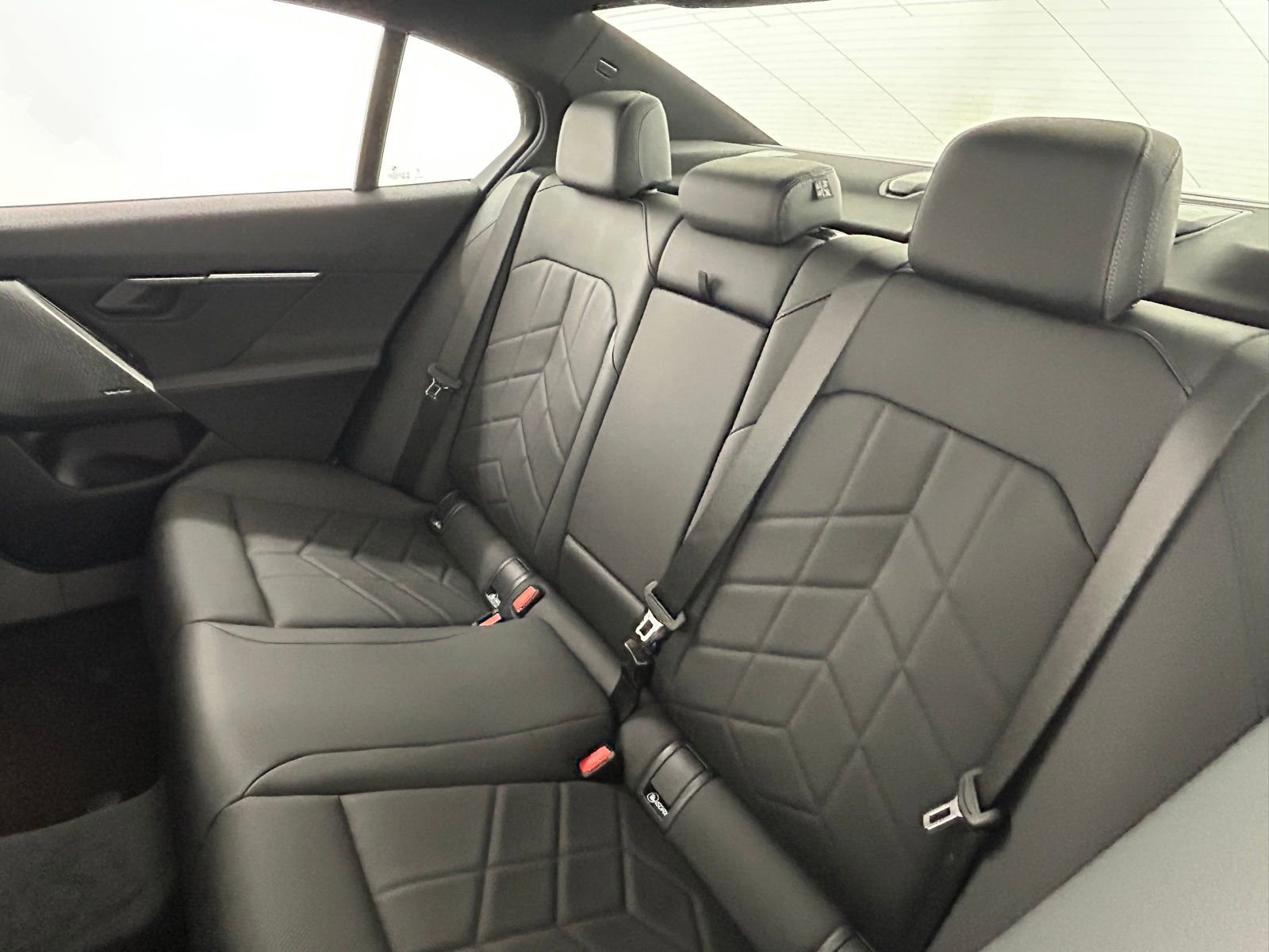 Used 2026 BMW 550e xDrive image 36