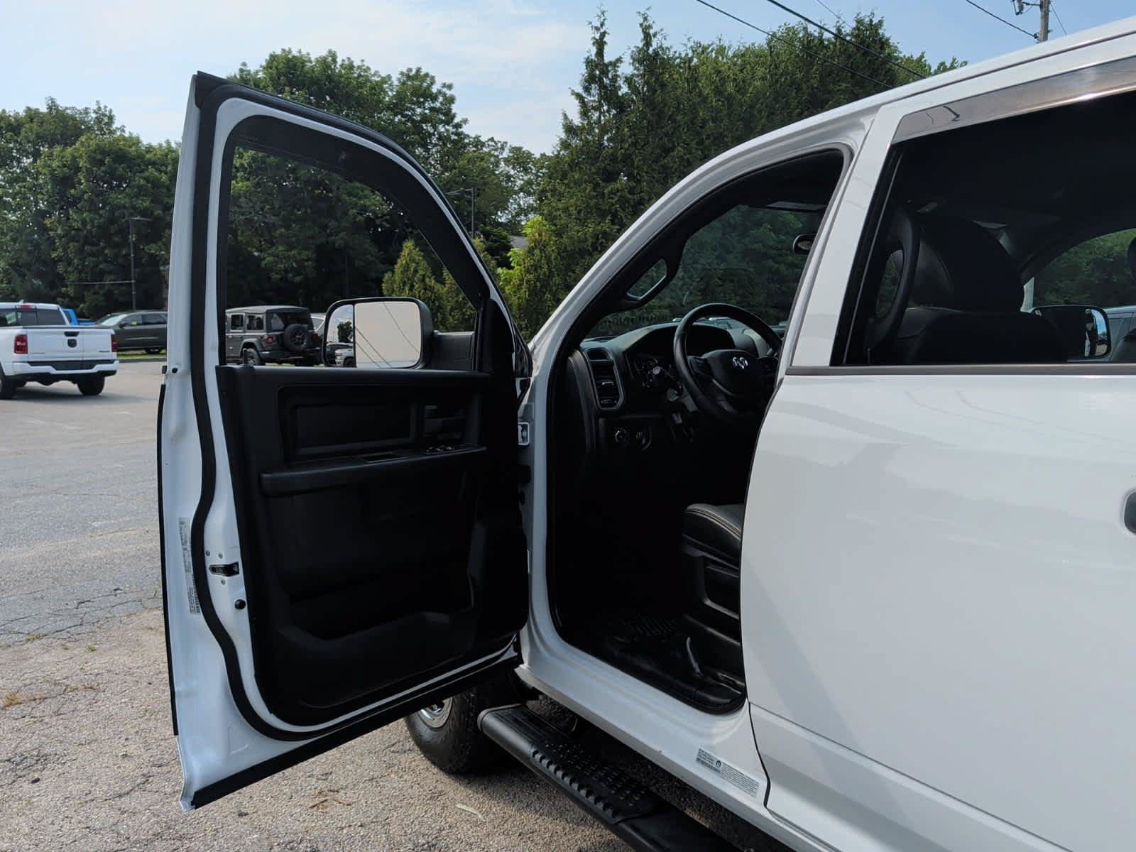 Used 2022 RAM 3500 Tradesman w/ Chrome Appearance Group AWD/4WD image 12