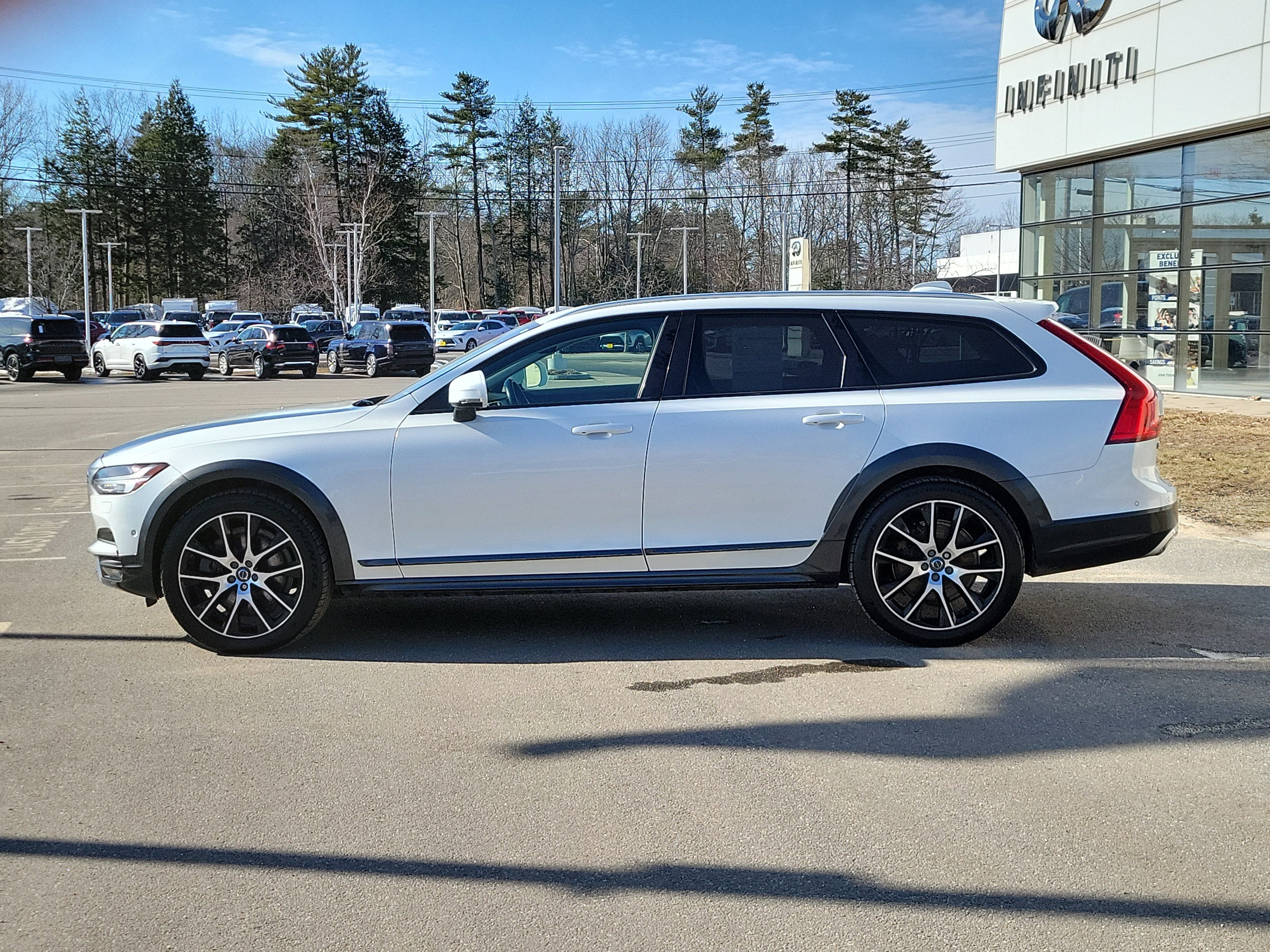 Used 2019 Volvo V90 T6 Cross Country w/ Advanced Package image 1