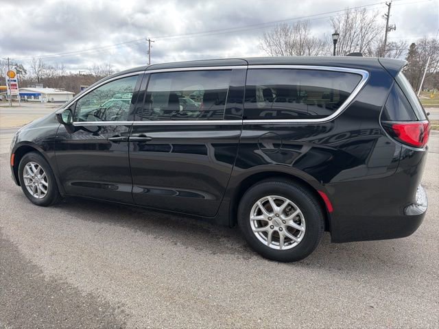 Used 2024 Chrysler Voyager LX FWD image 5