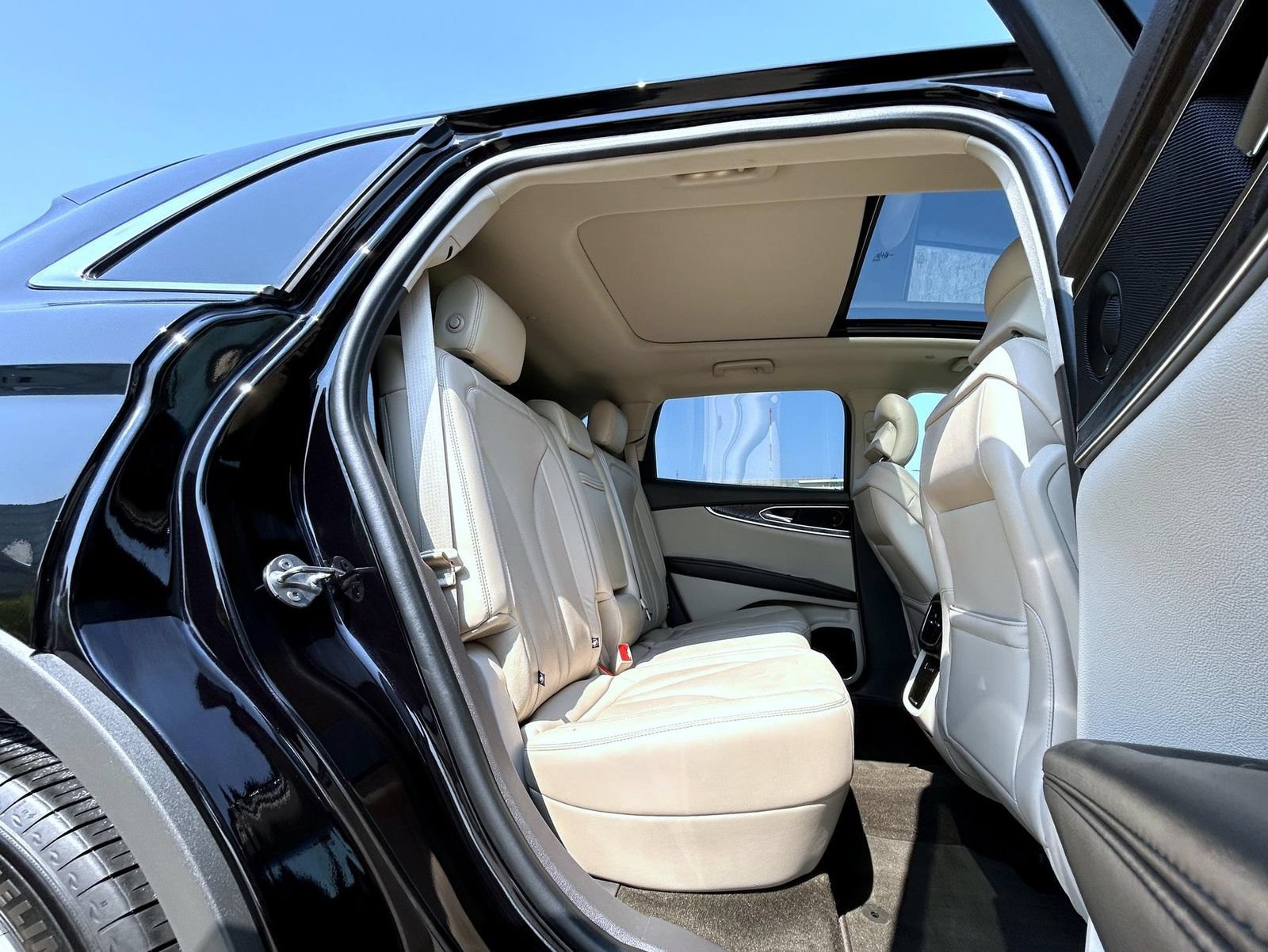 Used 2019 Lincoln Nautilus Reserve AWD/4WD image 18