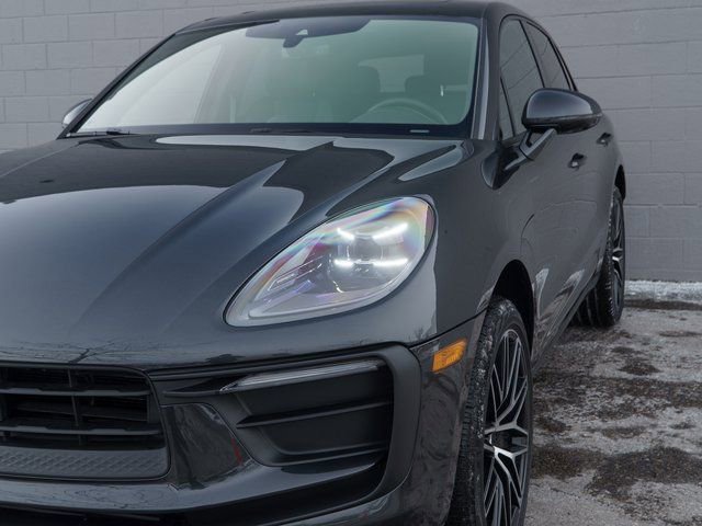 Certified 2025 Porsche Macan image 11