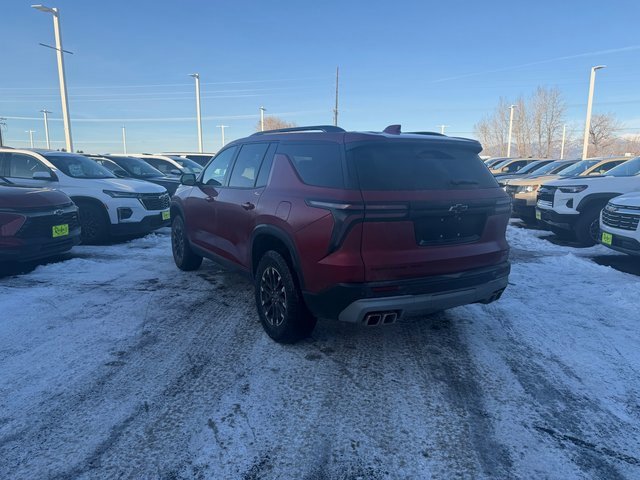 Used 2024 Chevrolet Traverse Z71 image 3