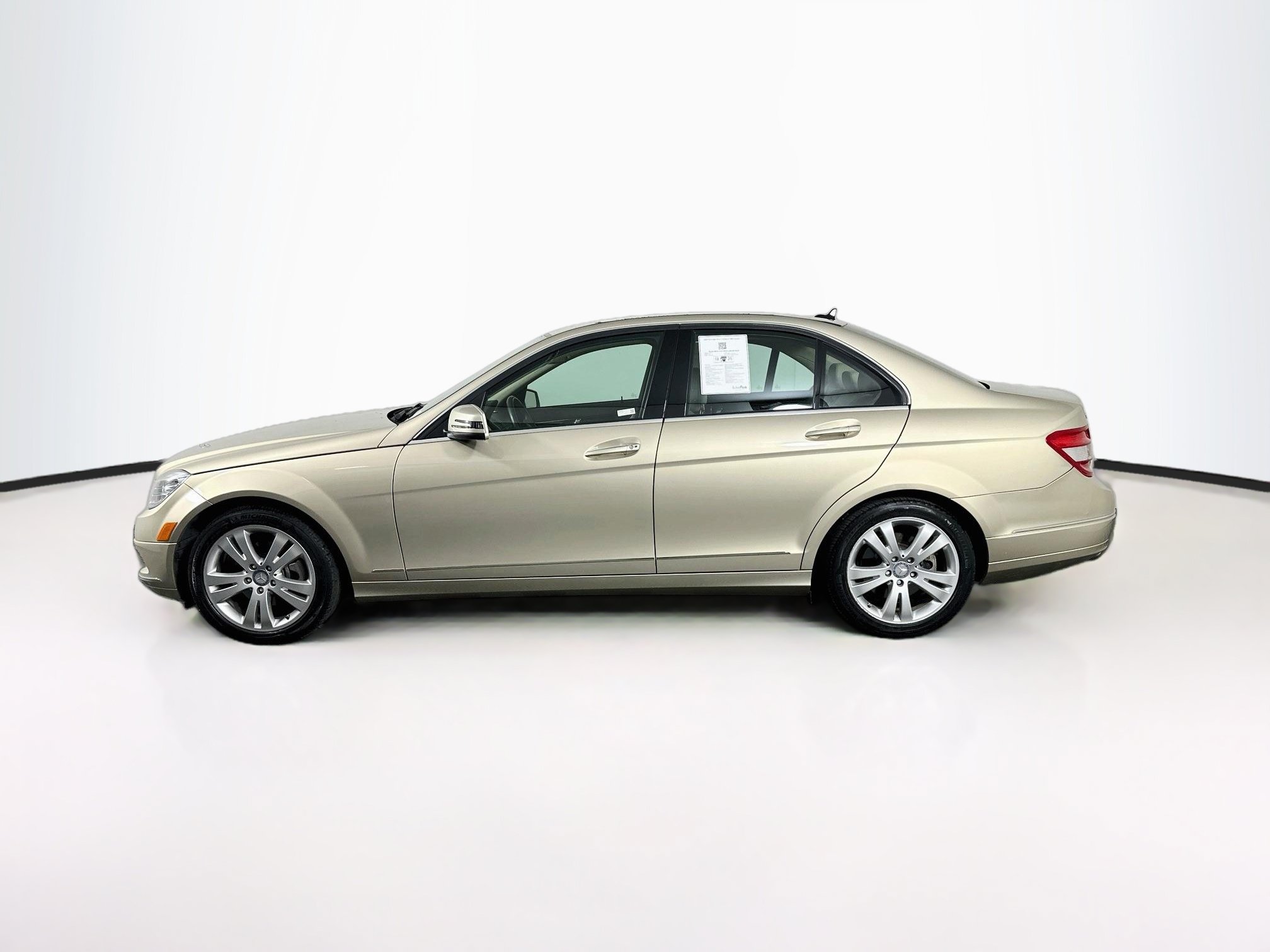 Used 2010 Mercedes-Benz C 300 4MATIC Sedan image 4