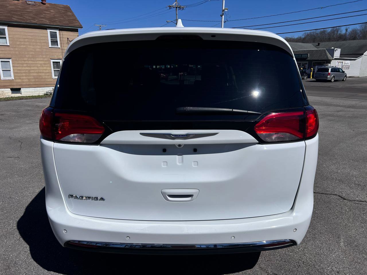 Used 2018 Chrysler Pacifica Touring-L w/ Advanced Safetytec Group image 6