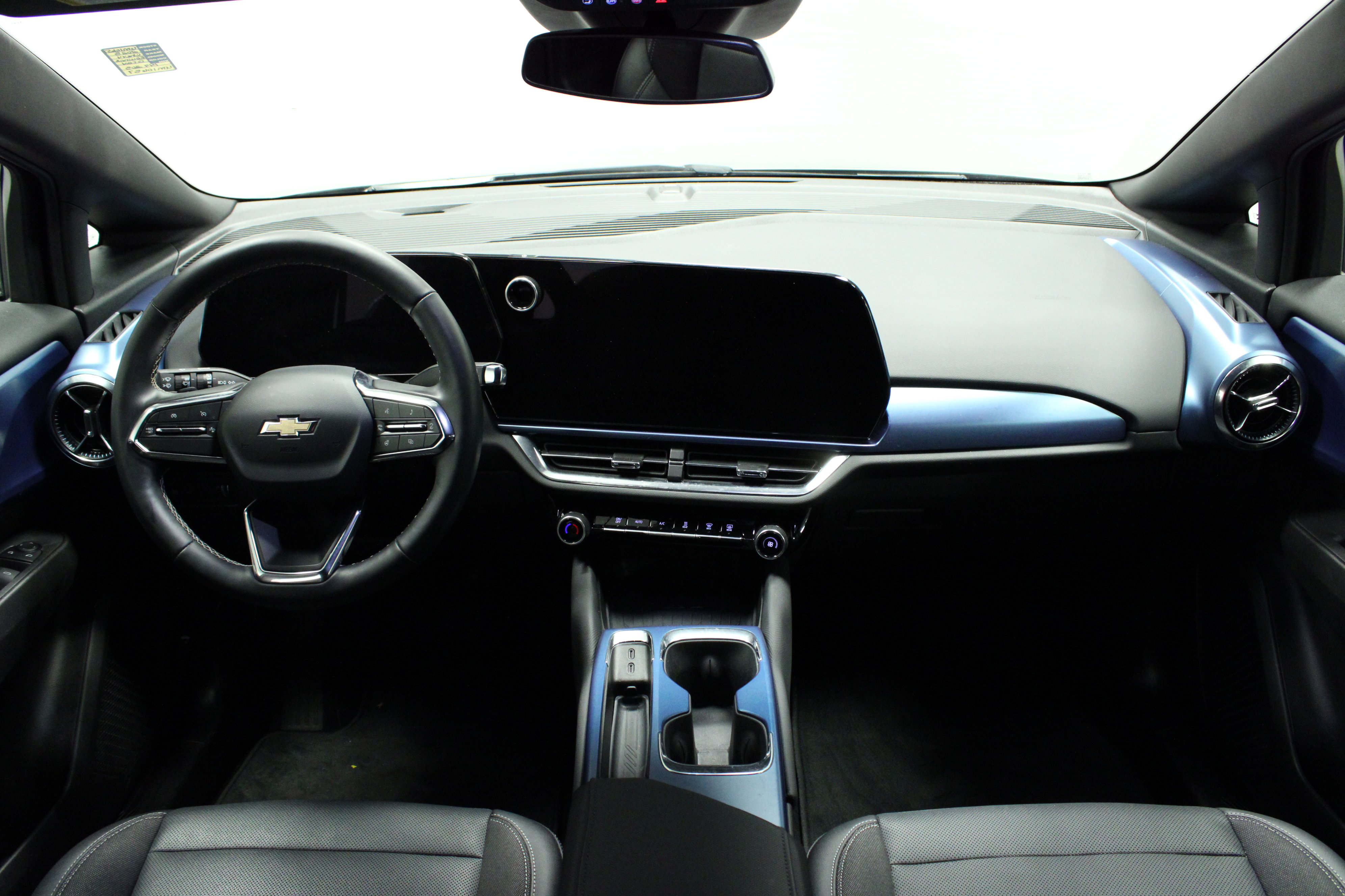 Used 2025 Chevrolet Equinox EV LT w/ Convenience Package image 18