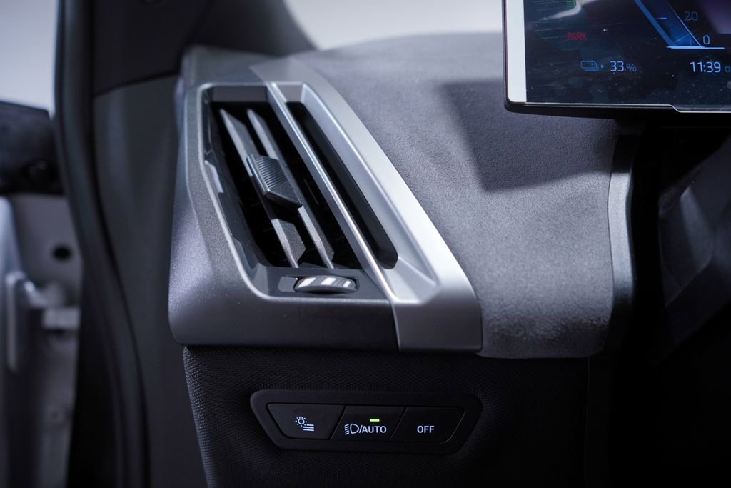 Used 2026 BMW iX xDrive60 w/ M Sport Package image 17