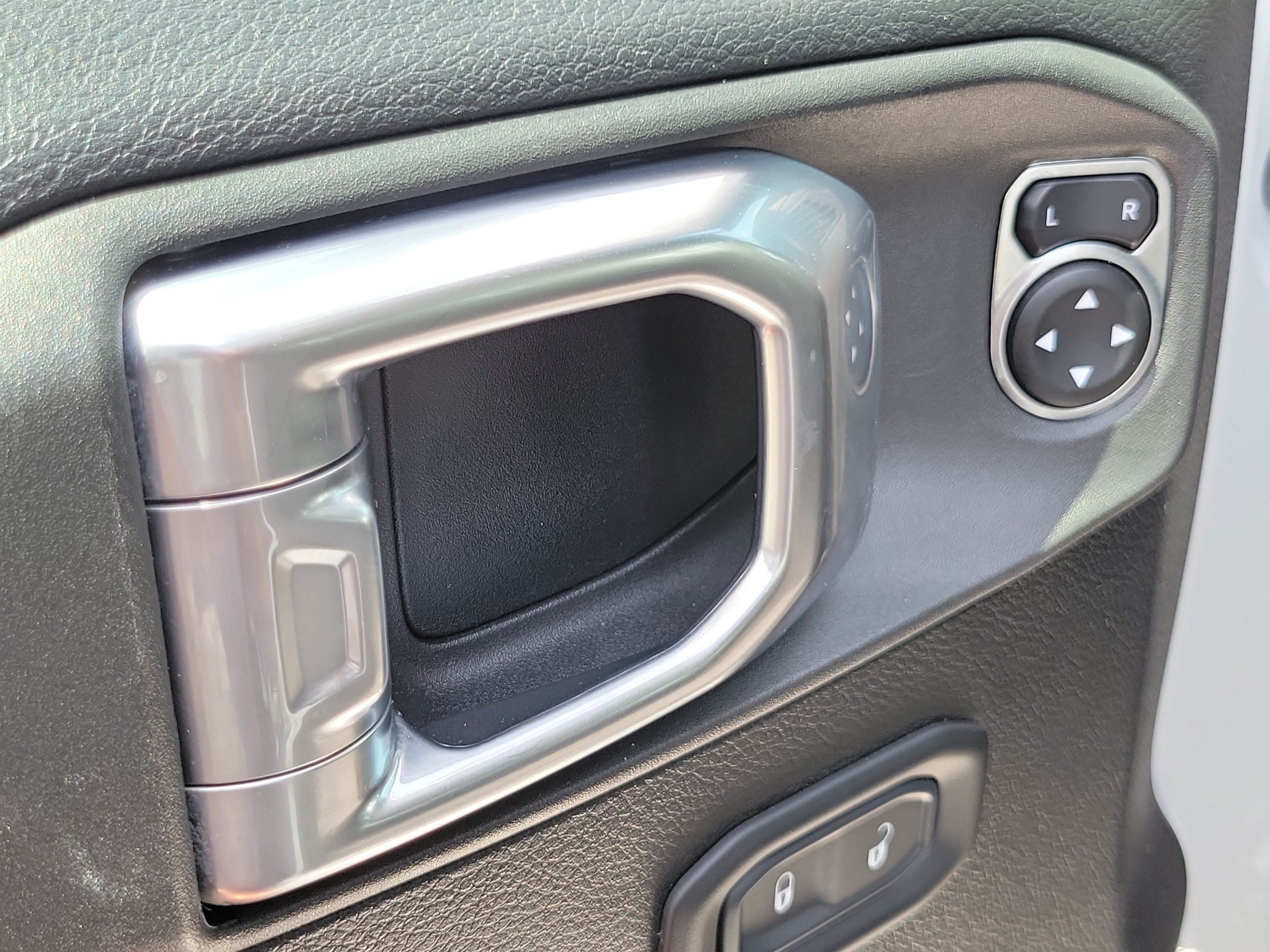 Used 2021 Jeep Gladiator Sport AWD/4WD image 17