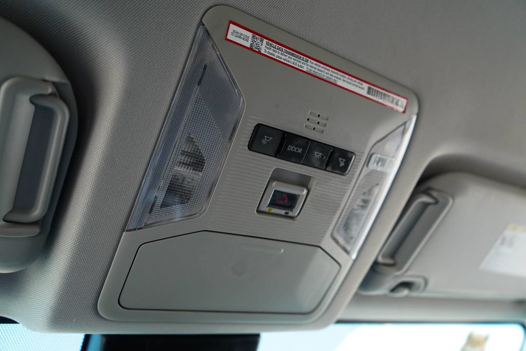Used 2025 Toyota RAV4 XLE AWD/4WD image 11