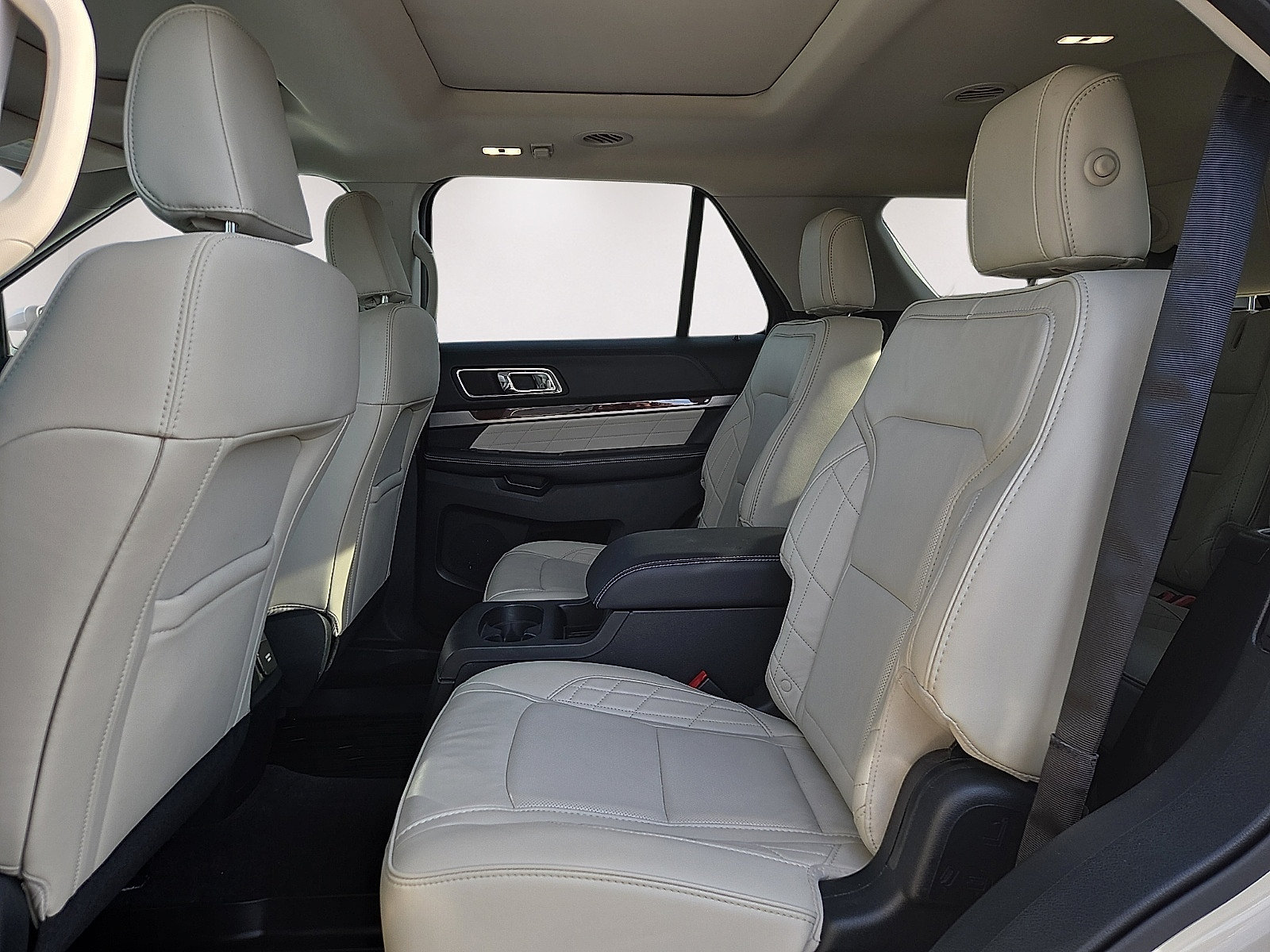 Used 2018 Ford Explorer Platinum AWD/4WD image 11