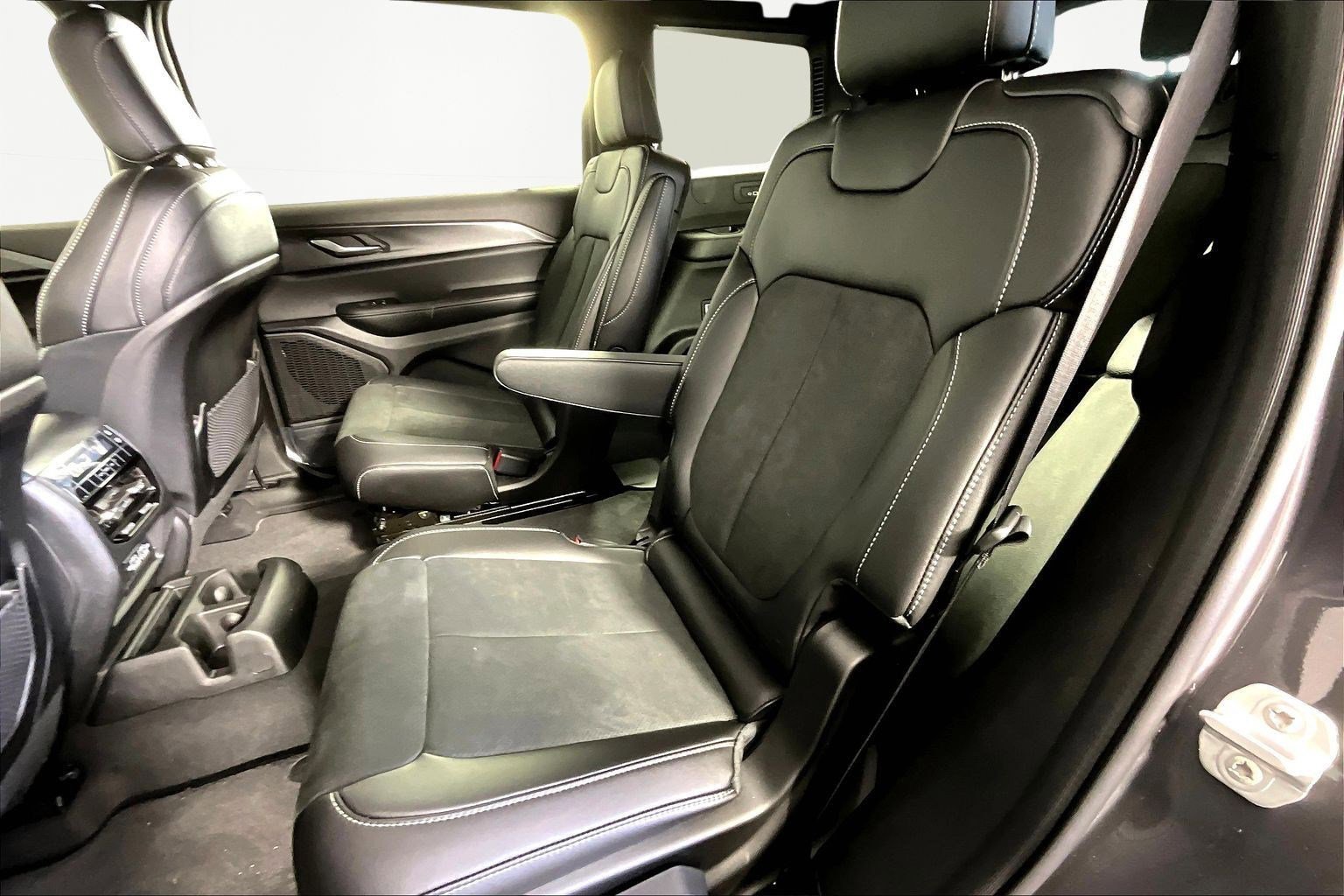 New 2025 Jeep Grand Cherokee L Altitude AWD/4WD image 18