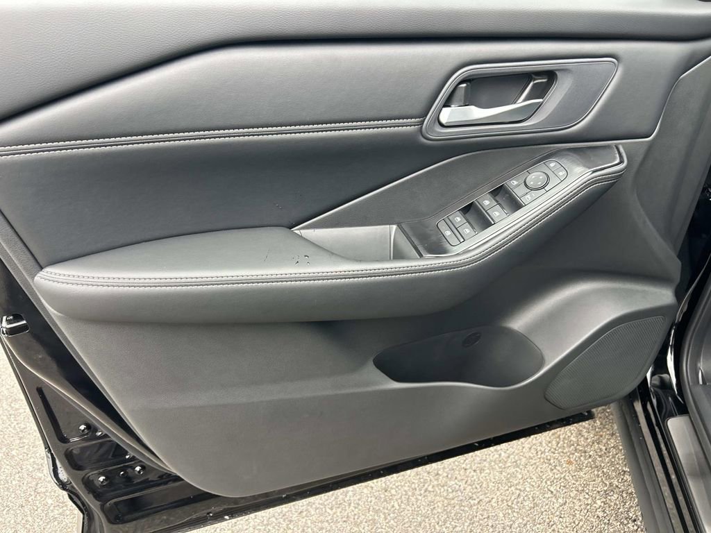 New 2026 Nissan Rogue Dark Armor AWD/4WD image 17
