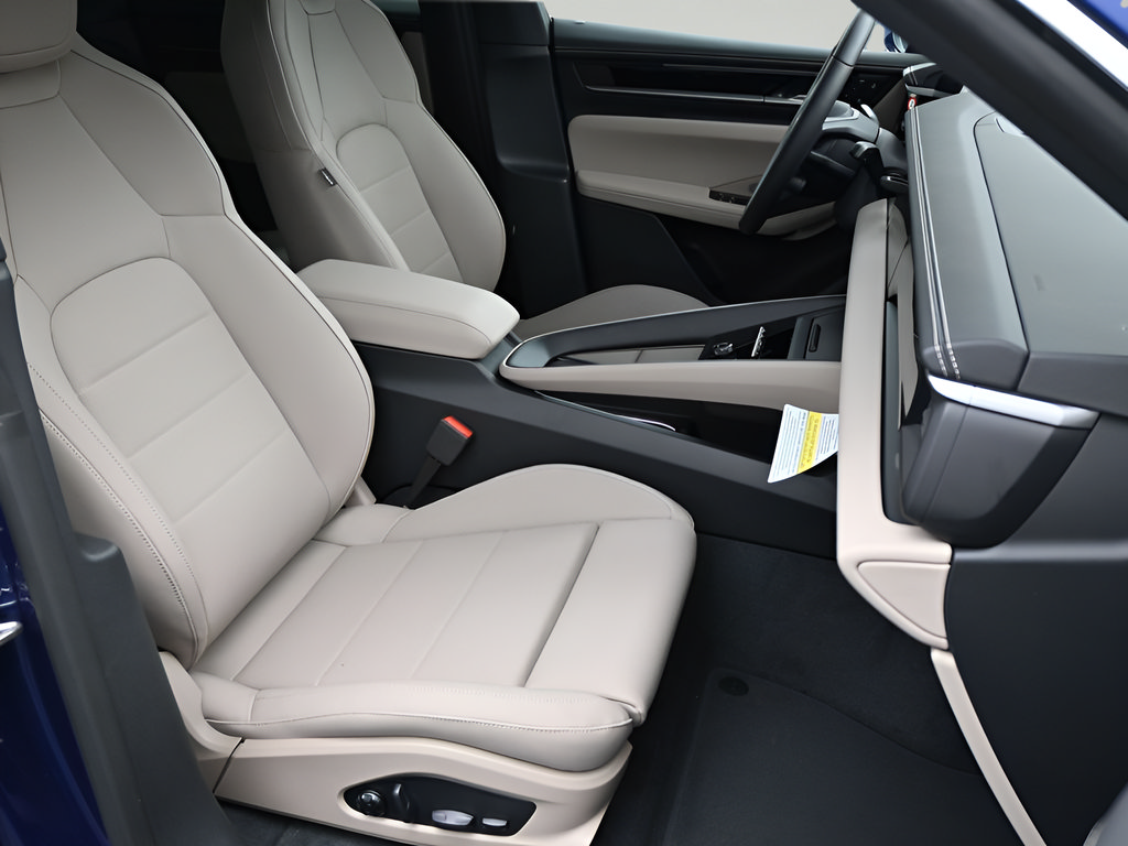 New 2025 Porsche Macan Electric RWD image 12