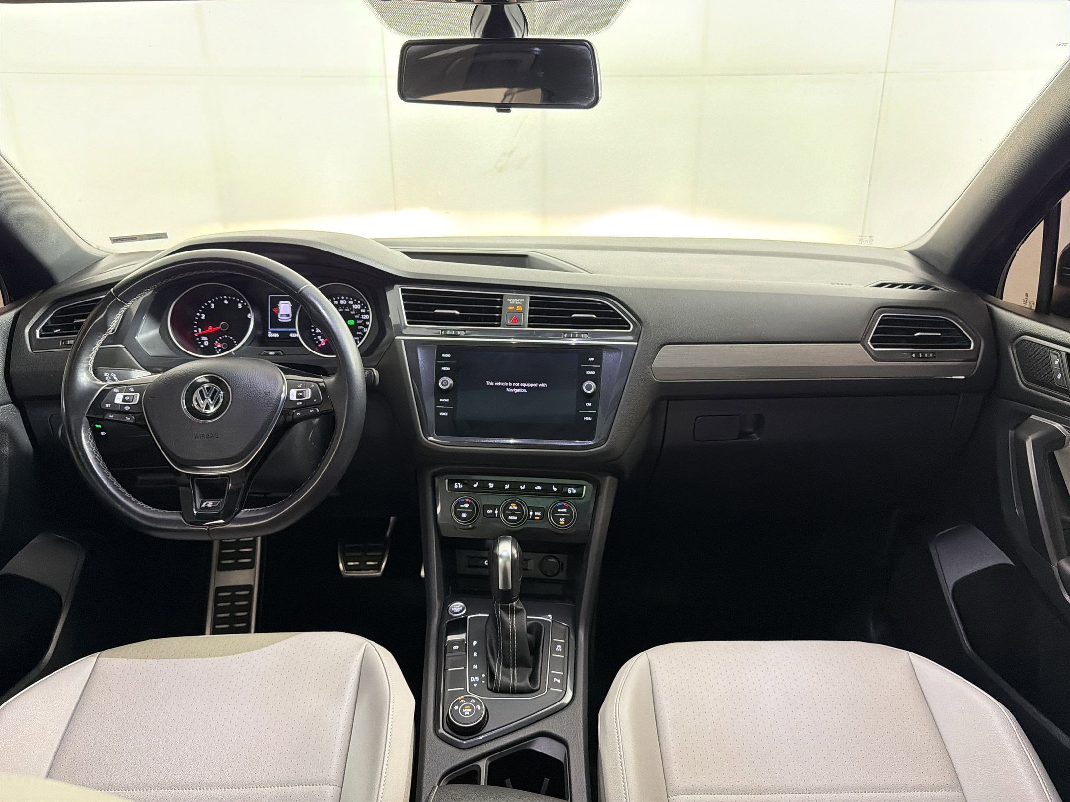 Used 2021 Volkswagen Tiguan SE R-Line image 17