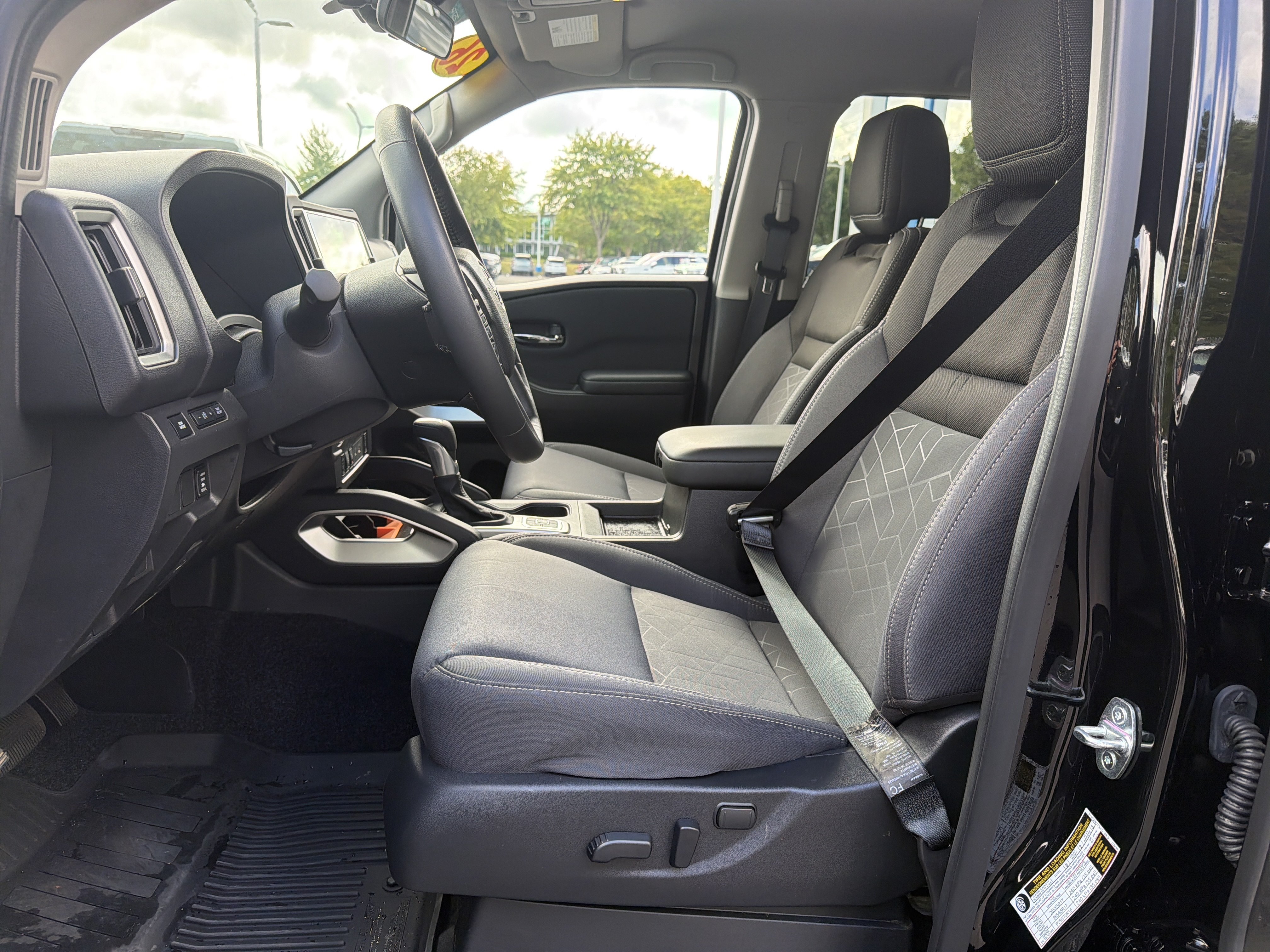 Used 2026 Nissan Frontier SV w/ SV Convenience Package AWD/4WD image 16