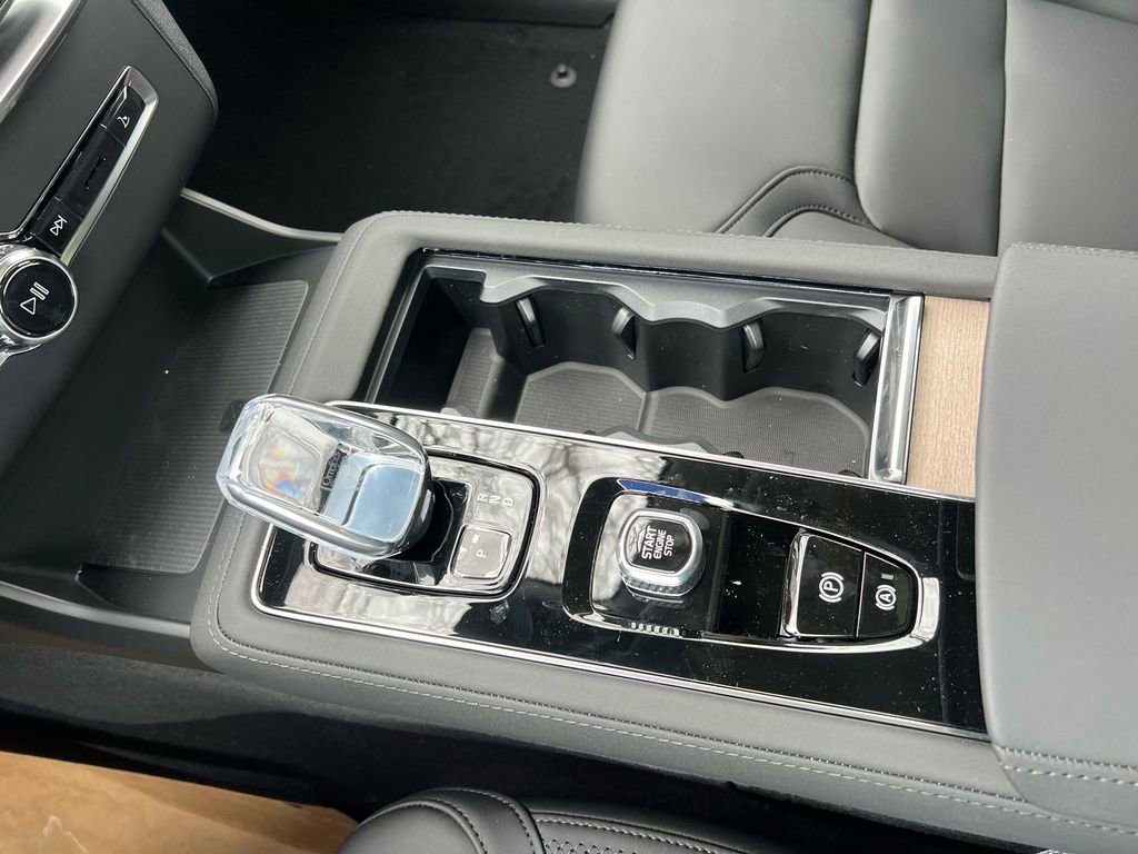 New 2026 Volvo XC90 B6 Plus w/ Protection Package Premier AWD/4WD image 19