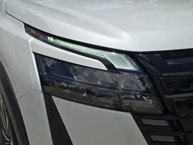 Used 2026 Nissan Pathfinder Platinum FWD image 7