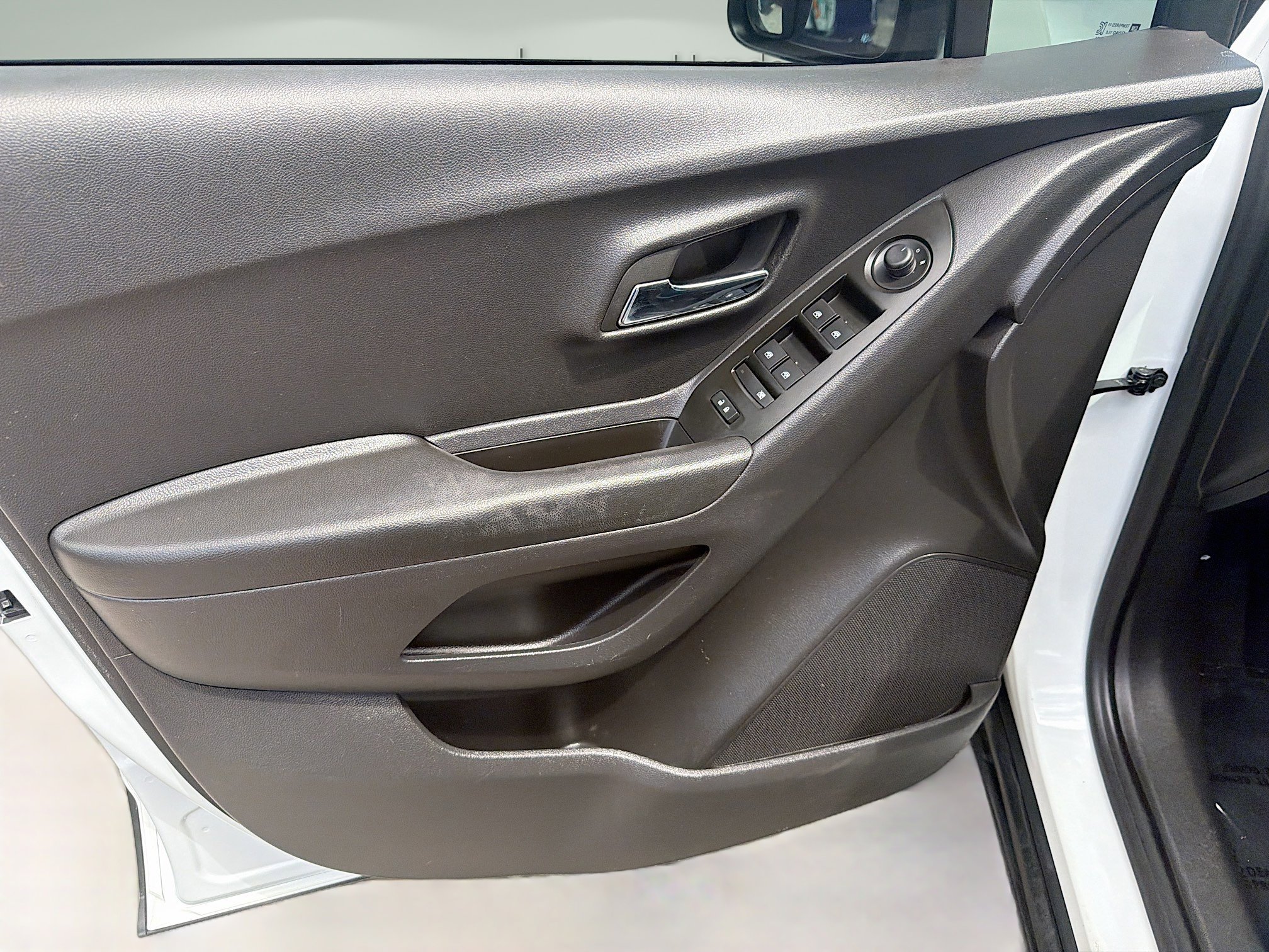 Used 2022 Chevrolet Trax LT w/ LT Convenience Package image 19