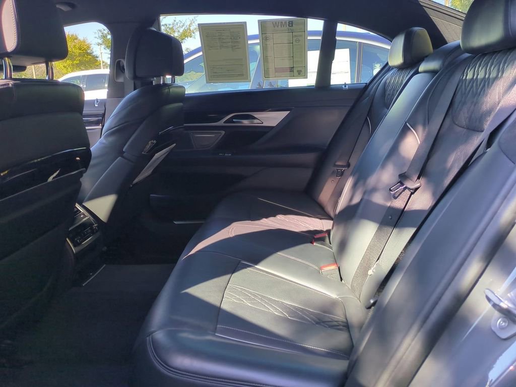 Used 2022 BMW 750i xDrive w/ Executive Package image 14
