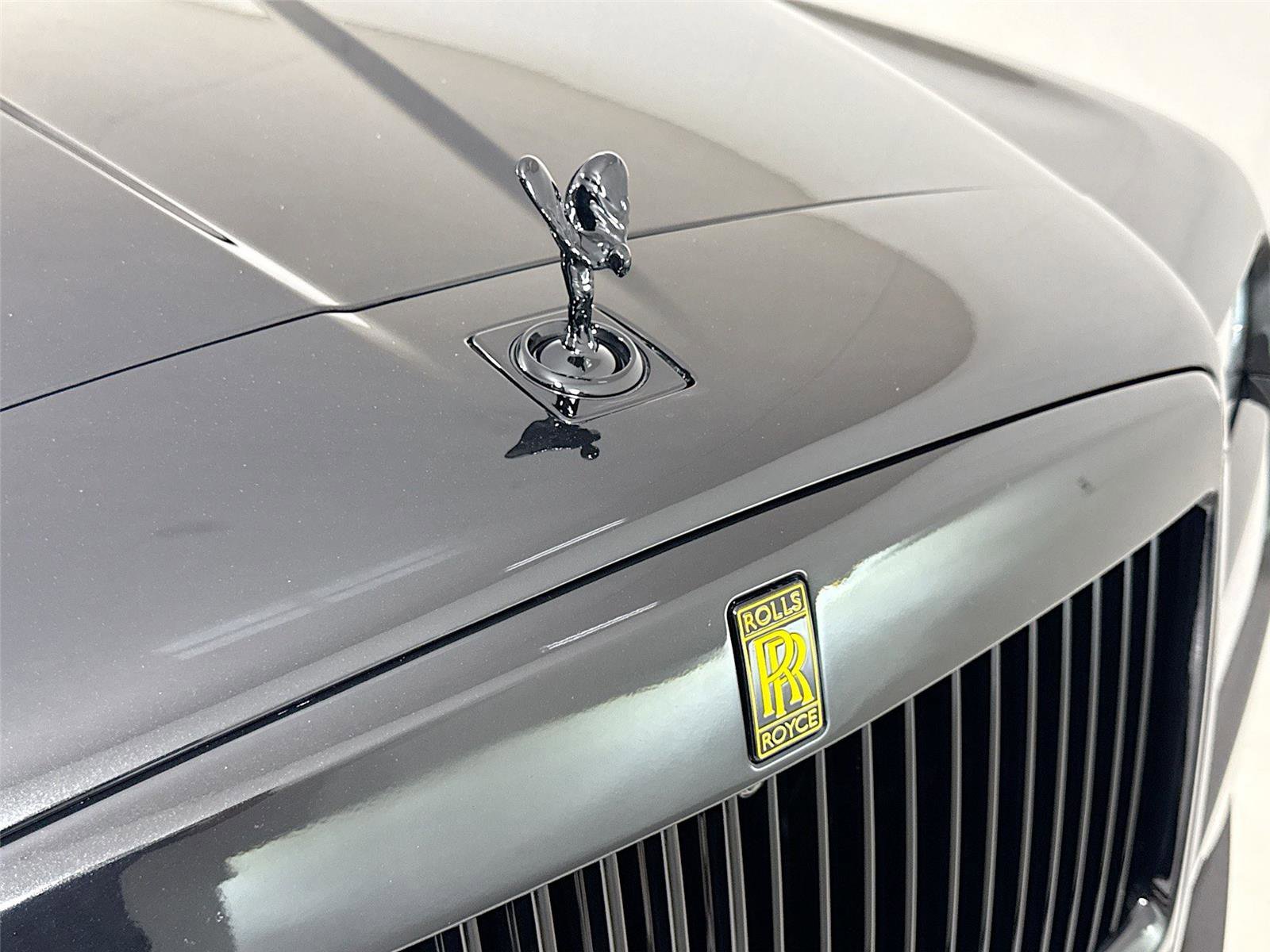 Used 2022 Rolls-Royce Cullinan w/ Interior Detailing Package image 37