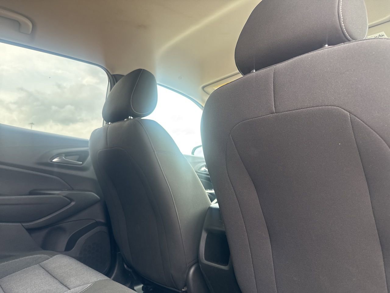 Used 2025 Chevrolet Trax LS image 30