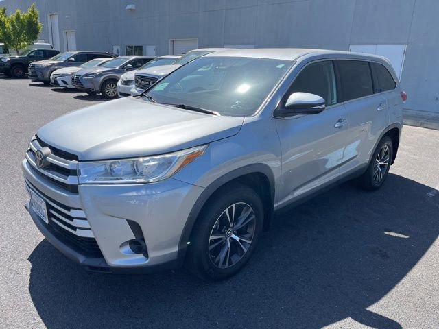 Used 2019 Toyota Highlander LE AWD/4WD video 1