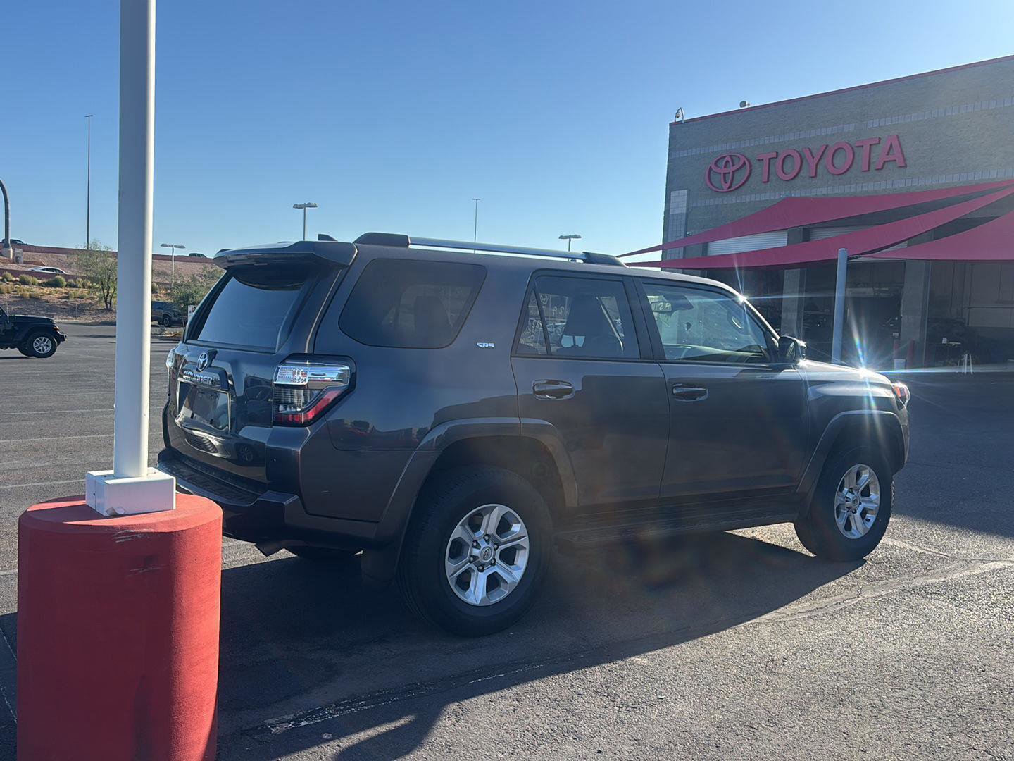 Used 2022 Toyota 4Runner SR5 AWD/4WD image 4