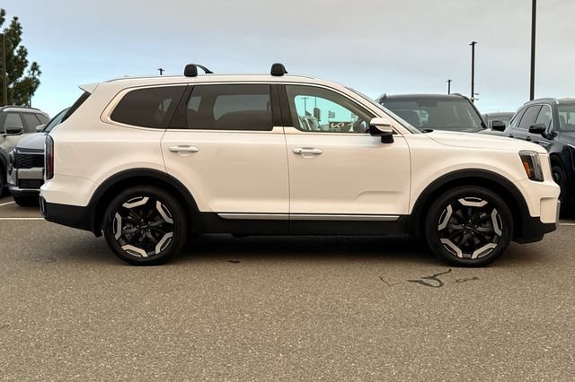 Certified 2024 Kia Telluride EX w/ EX Captain's Chair Package AWD/4WD image 3