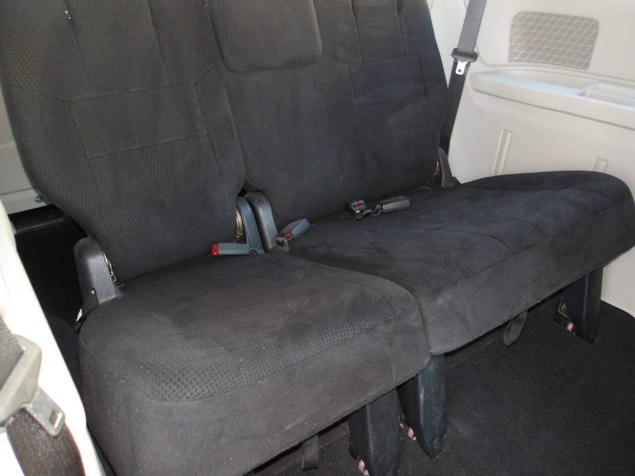 Used 2011 Chrysler Town & Country Touring FWD image 23