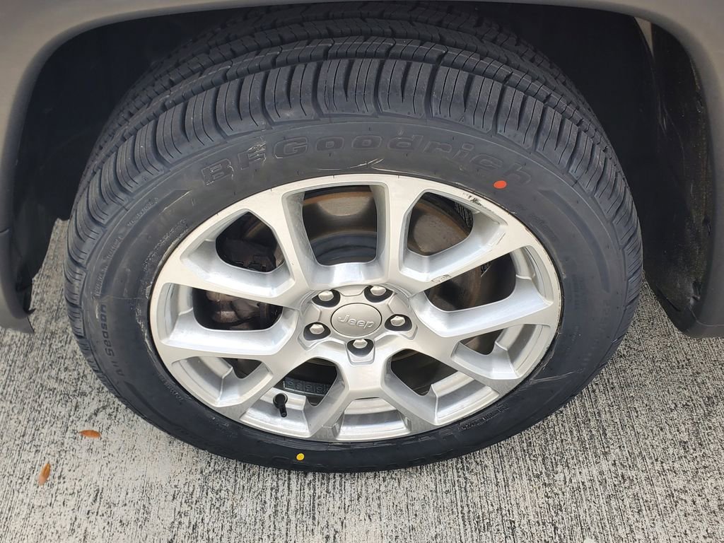 Used 2023 Jeep Compass Latitude image 4