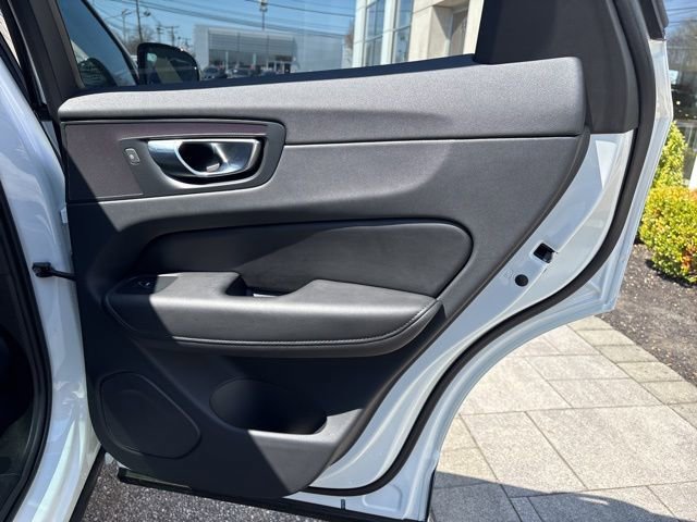 Used 2025 Volvo XC60 B5 Plus image 12