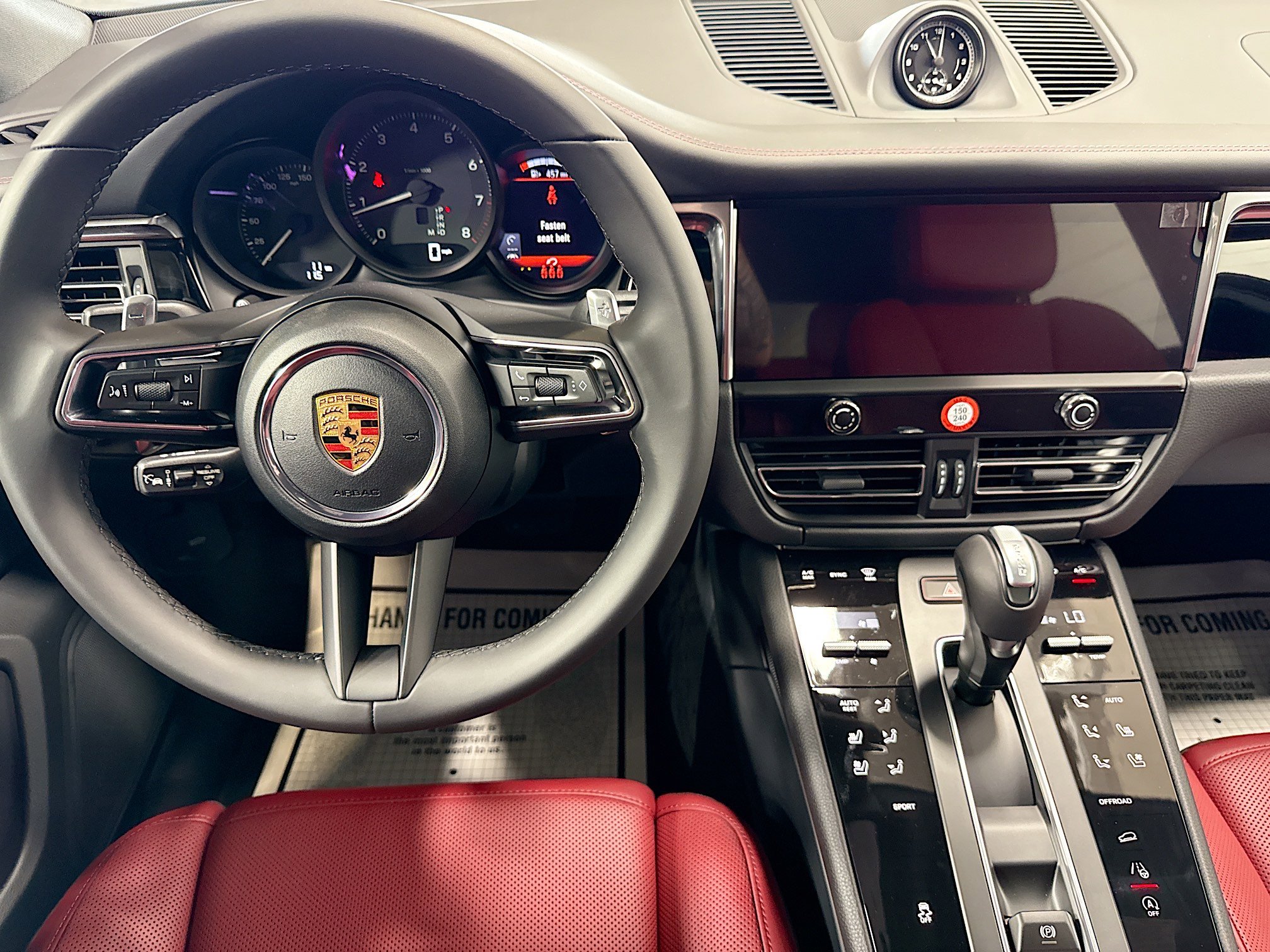 Certified 2026 Porsche Macan AWD/4WD image 17