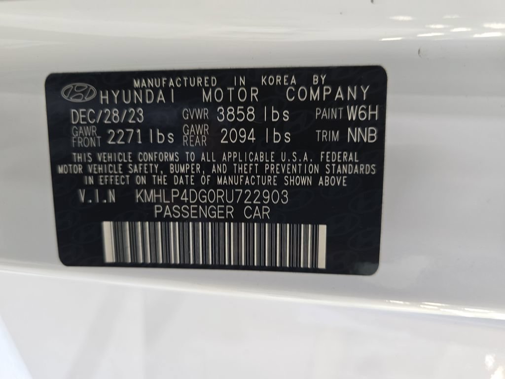 Certified 2024 Hyundai Elantra Limited FWD image 30