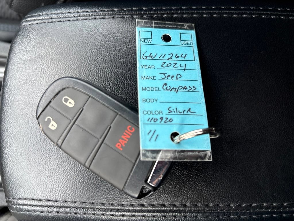 Used 2024 Jeep Compass Latitude AWD/4WD image 32