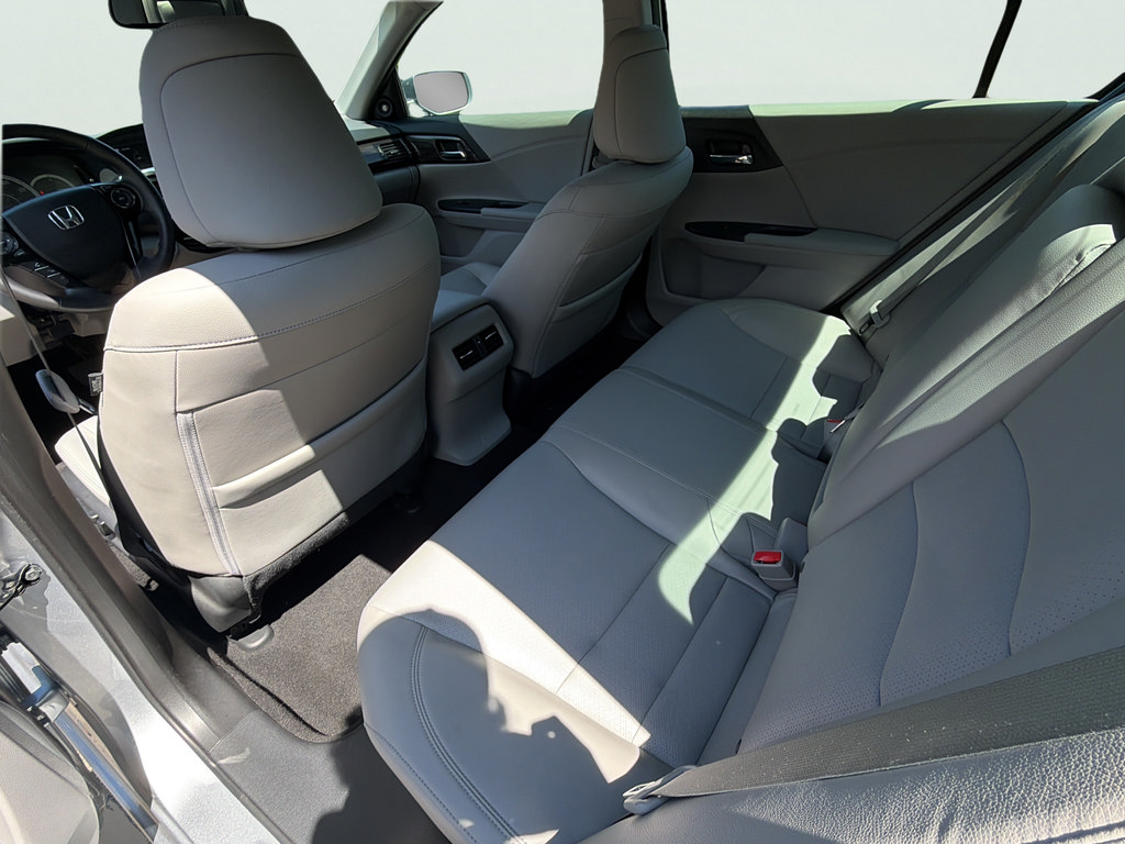 Used 2017 Honda Accord EX-L image 11