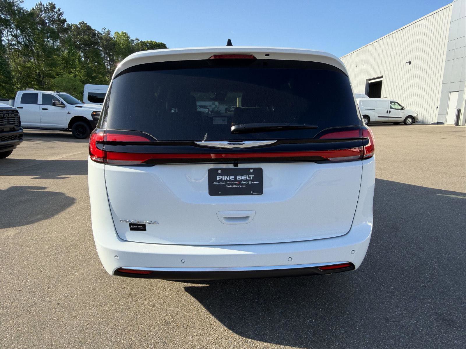 New 2026 Chrysler Pacifica Pinnacle FWD image 5