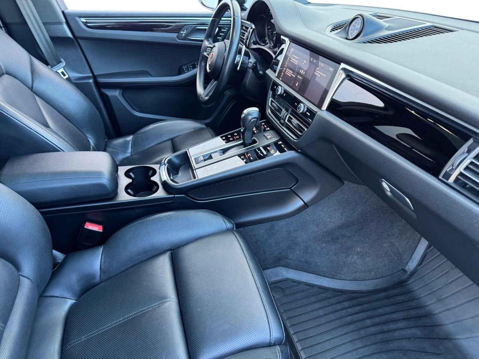 Used 2023 Porsche Macan image 12