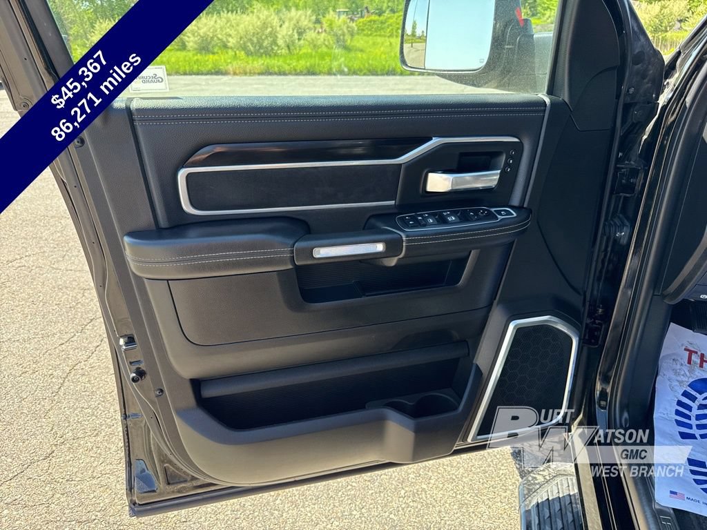 Used 2019 RAM 2500 Laramie w/ Black Appearance Package AWD/4WD image 18