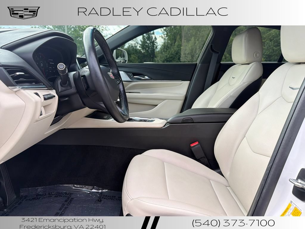 Used 2023 Cadillac CT4 Premium Luxury RWD image 3
